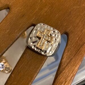 Men cross ring NWT